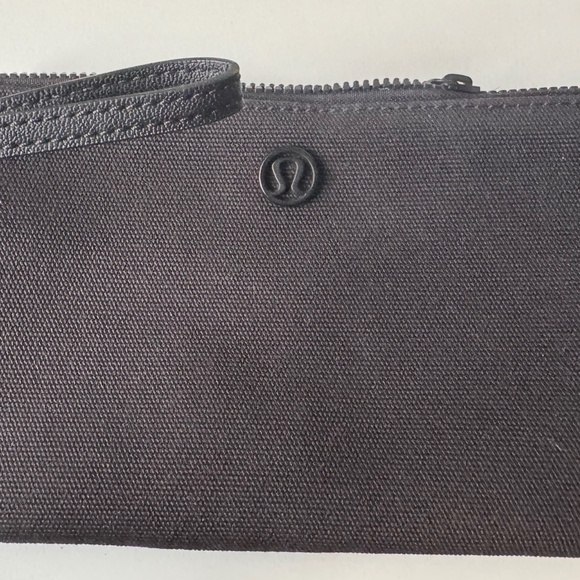 Lululemon Double Up Pouch Black Wristlet Wallet - Picture 1 of 3